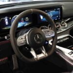 Silberner Mercedes-Benz auf Schweizer Alpenstrasse – Auto verkaufen Schweiz